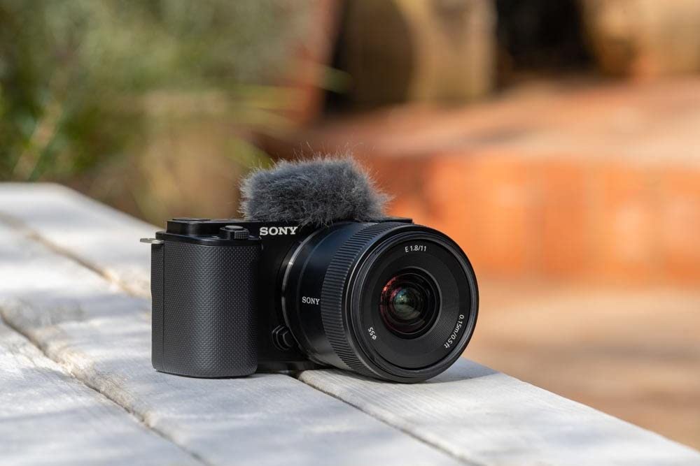 sony-sel11f18-obiettivo-grandangolare-11mm-f1-8-aps-c image 8